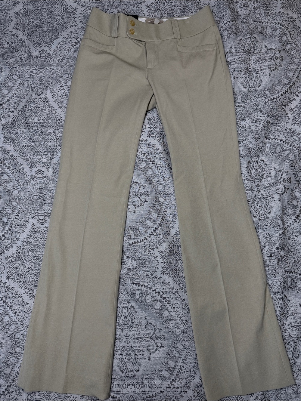 NWT - Women’s Banana Republic Martin Fit Flare Leg Pants - Light Khaki - 6L